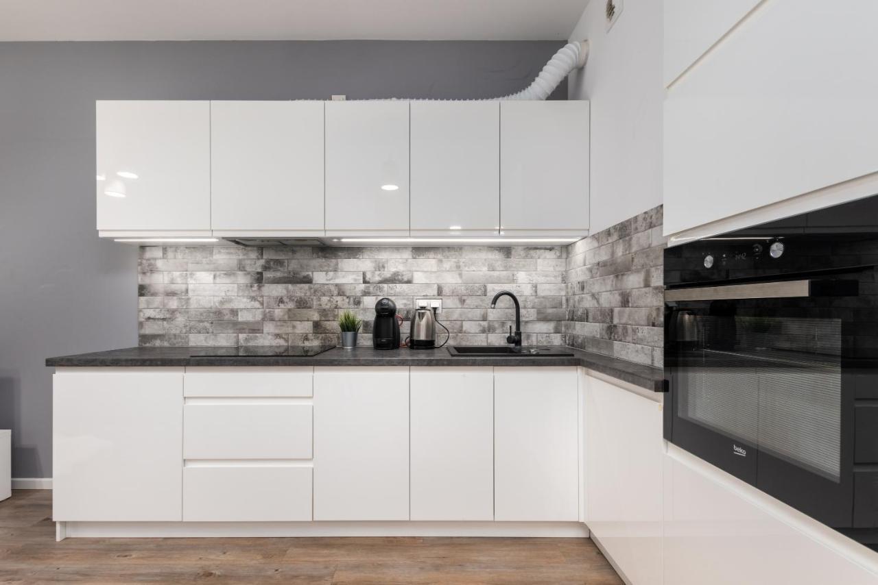 Rakowska 14A 1 Bedroom By Homeprime Варшава Экстерьер фото